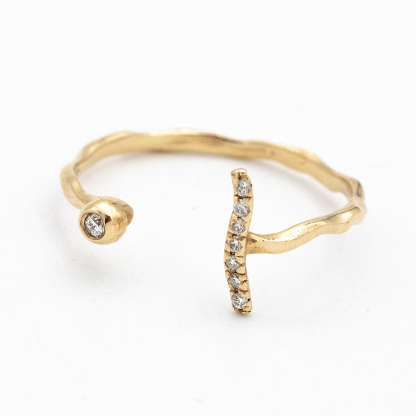 Point and Line Diamond Split Ring