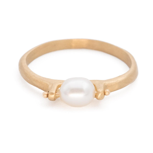 Oval Pearl Roller Ring