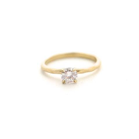 the-classic-diamond-ring