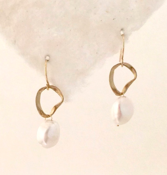 Mobius Ring Pearl earrings